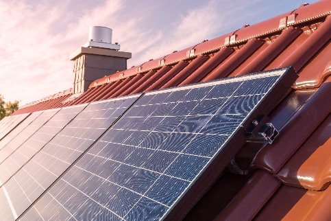 Panneaux solaires sur un toit
