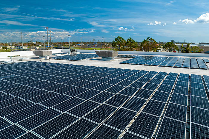 Photovoltaïque face a la crise voici pourquoi les propriétaires français optent massivement pour l'énergie solaire